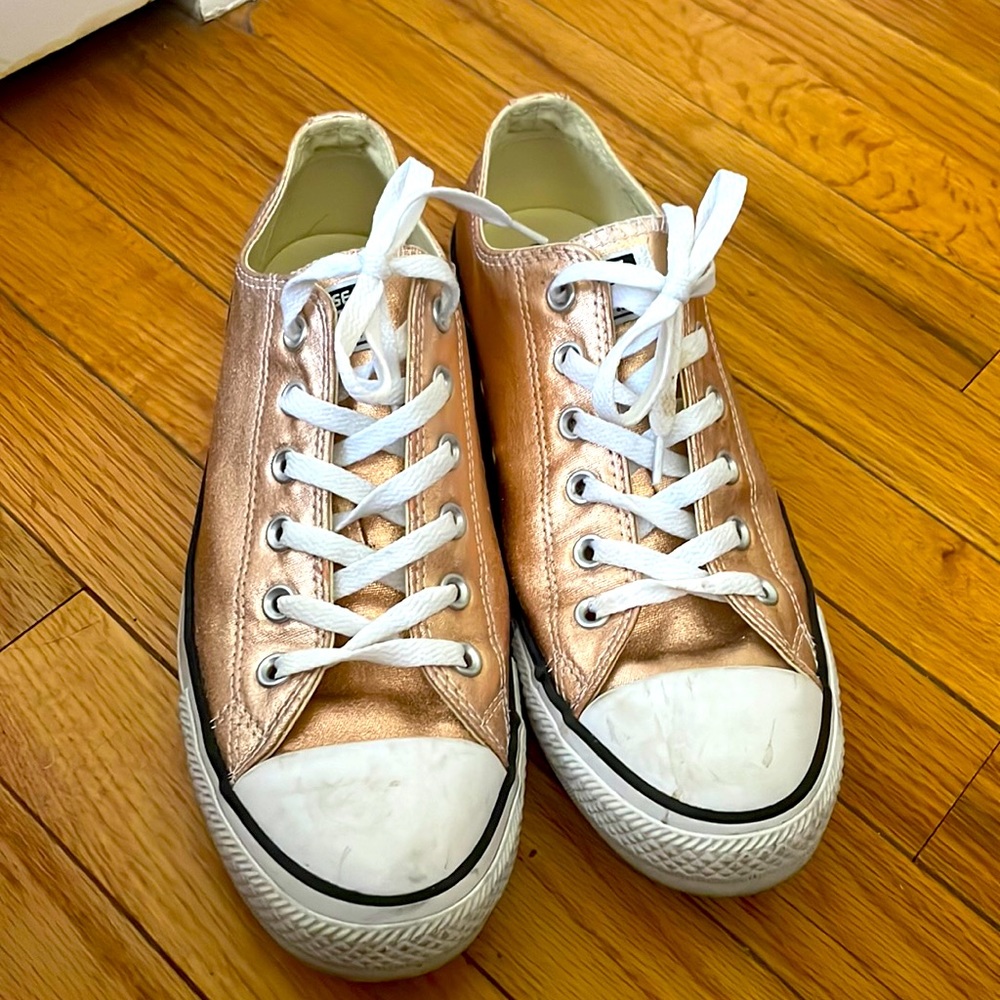 Rose gold converse!